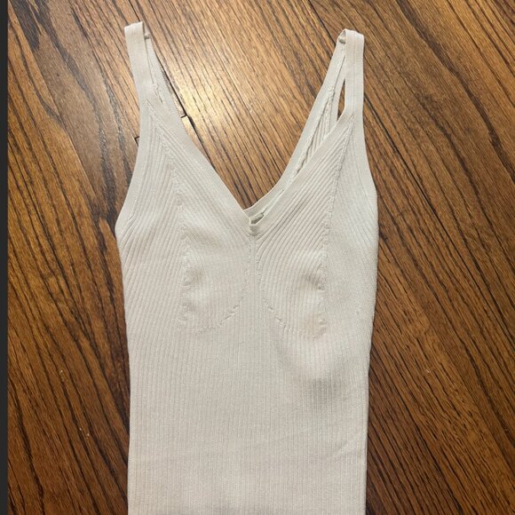 Abercrombie Women's Glossy V-Neck Sweater Tank - Picture 3 of 4